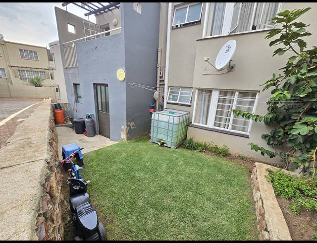 2 BEDROOM TOWNHOUSE FOR SALE IN RIDGEWAY